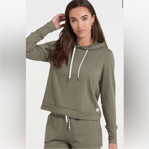 vuori halo essential hoodie